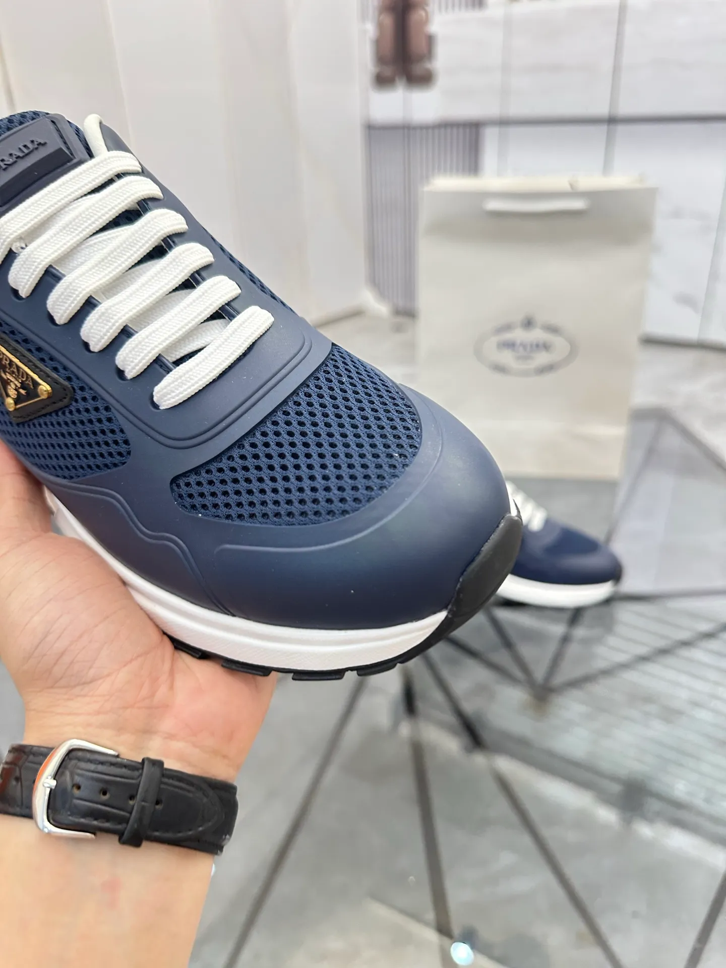 Men's shoes for sale 💰: 💰P600¥ High-end top quality Product trademark: Prada *"Prada*" low-top casual shoes Regular size: 38-45 (can be customized to 46) Product materials: Upper imported glue splicing original material, breathable lining, cowhide foot pads, original outsole. Number: 832